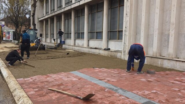 Popločavanje behatonom u Voždovoj ulici