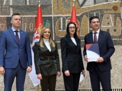 Niš dobija potpuno novi sportski teren sa tribinama i reflektorima Potpisivanje ugovora za novi sportski teren sa tribinama i reflektorima