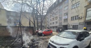 Požar iz kontejnera zahvatio i dva automobila Požar Nade Tomić 25