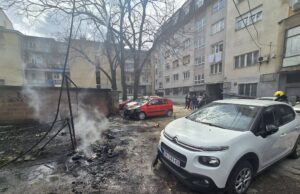 Požar iz kontejnera zahvatio i dva automobila Požar Nade Tomić 25