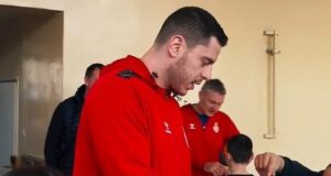 Rukometaši Srbije delili ulaznice u školama i gradskom prevozu za večerašnji meč u Čairu Rukometaši Srbije delili ulaznice u školama i gradskom prevozu