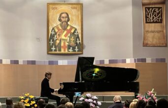 Ruski virtuoz Dmitrij Maslejev oduševio nišku publiku u Svetosavskom domu Ruski virtuoz Dmitrij Maslejev