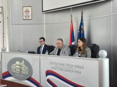 Skupština počela minutom ćutanja, pa usledila žustra rasprava. Na dnevnom redu subvencije za vrtiće, strategija za mlade, planovi… Skupština Grada Niša