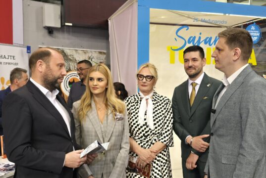 Niški aerodrom spreman za letnju turističku sezonu, stižu i nova ulaganja Štand aerodroma Konstantin velikog