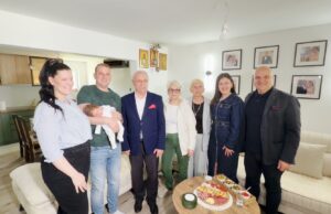 Bogdan, prva prolećna beba u Crvenom Krstu, darovana zlatnikom i sa 150.000 dinara Bogdan, prva prolećna beba u Crvenom Krstu