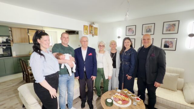 Bogdan, prva prolećna beba u Crvenom Krstu