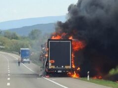 Zapalio se kamion sa belom tehnikom na auto-putu kod Aleksinca
