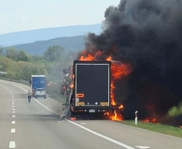 Zapalio se kamion sa belom tehnikom