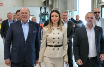 Vrh rukovodstva Palfingera posetio fabriku u Nišu RukovodstvO Palfingera i ministarka Adriana Mesarović
