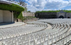 Letnja pozornica u novom ruhu: Obnavljaju se stolice, zidine i bina Letnja pozornica