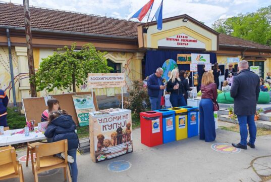 Mali čuvari planete: Manifestacija „Čuvaj-brani-hrani” održana u parku Čair Dan planete Zemlje i Dan kućnih ljubimaca