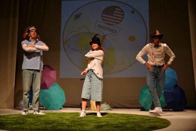 Predstava Put po svetu na trotinetu Predstava Put po svetu na trotinetu