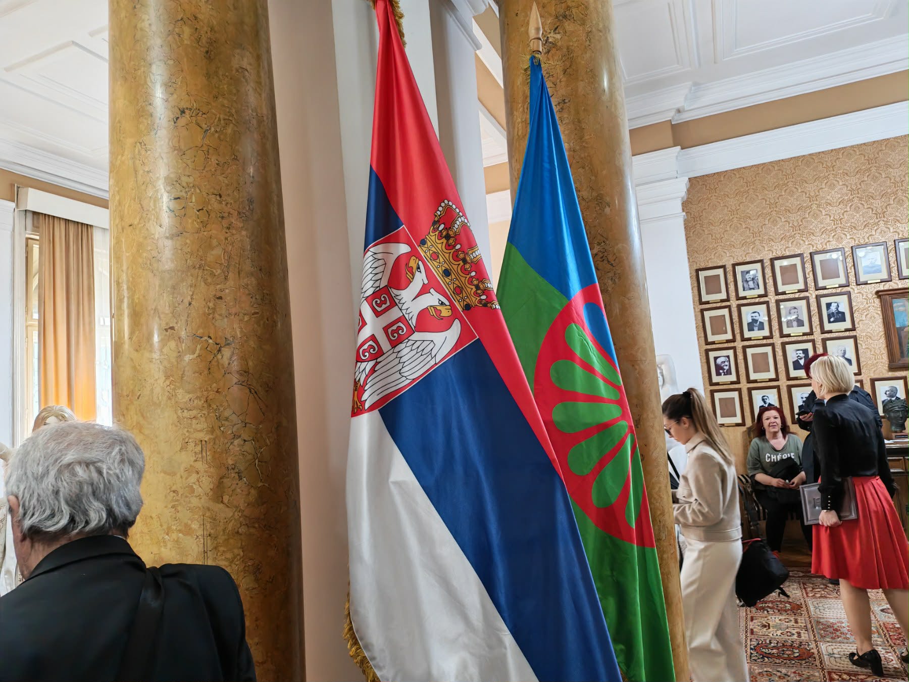 Srpska i Romska zastava