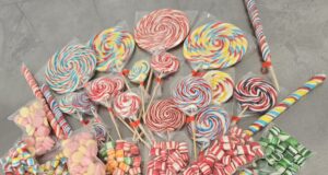 Slatka tradicija iz Brzog Broda: Porodica Jovanović već 15 godina pravi slatkiše po staroj recepturi Svilene bombone, lizalice, čibuci