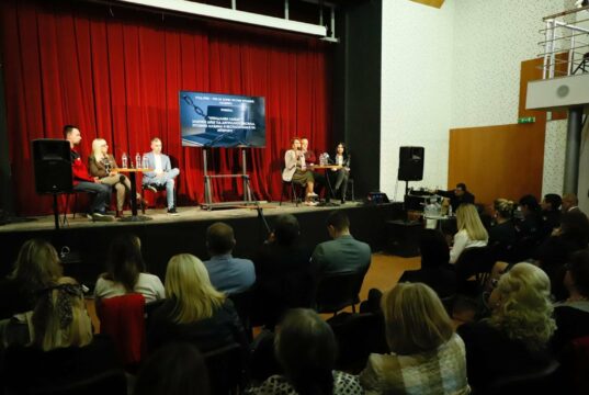 Tribina o trgovini ljudima u Gimnaziji „Svetozar Marković” Tribina o trgovini ljudima