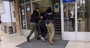 Uhapšen osumnjičeni za pljačku i silovanje taksistkinje kod Merošine Uhapšen osumnjičeni za pljačku i silovanje taksistkinje kod Merošine