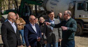 Uređuje se međublokovski prostor u Knjaževačkoj ulici Uređuje se međublokovski prostor u Knjaževačkoj ulici