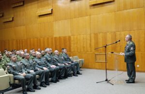 U Nišu više od 120 profesionalnih vojnika dobilo ugovore na neodređeno vreme Uručeni prvi ugovori o radu na neodređeno vreme najboljim profesionalnim vojnicima