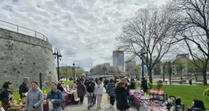 Stari zanati oživeli pred građanima: Uskršnji humanitarni bazar spojio tradiciju i humanost Uskršnji humanitarnibazara