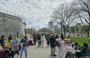 Stari zanati oživeli pred građanima: Uskršnji humanitarni bazar spojio tradiciju i humanost Uskršnji humanitarnibazara