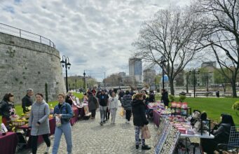 Stari zanati oživeli pred građanima: Uskršnji humanitarni bazar spojio tradiciju i humanost Uskršnji humanitarnibazara