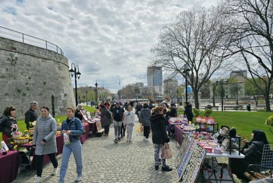 Stari zanati oživeli pred građanima: Uskršnji humanitarni bazar spojio tradiciju i humanost Uskršnji humanitarnibazara