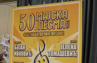 Spektakl za jubilarnu 50. Majsku pesmu. Mališani ponovo uz orkestar na sceni 50. Majsku pesmu