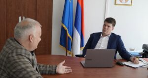 Pomoćnik ministra državne uprave i lokalne samouprave u poseti Skupštini grada Niša Darko Nikolić i Radovan Arežina