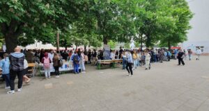 Školsko dvorište pretvoreno u malu laboratoriju znanja i kreativnosti Festival nauke i umetnosti Tasijada