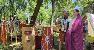 NIŠ SE VRAĆA U DOBA RIMSKIH IMPERATORA: SPEKTAKL LEGIONARA, GLADIJATORA I VATRENI ŠOU OTVARAJU GRADSKU SLAVU