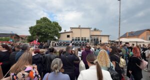 Mali čuvari tradicije zablistali na festivalu folklora u Donjem Međurovu Manifestacija Đurđevdan kraj Morave