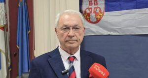 GO Crveni Krst deli jednokratnu pomoć porodicama sa troje i više dece prof. dr Miroslav Milutinović
