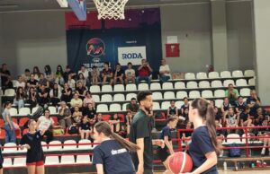 Nekadašnji NBA i WNBA igrači trenirali sa mladim košarkašima u Nišu