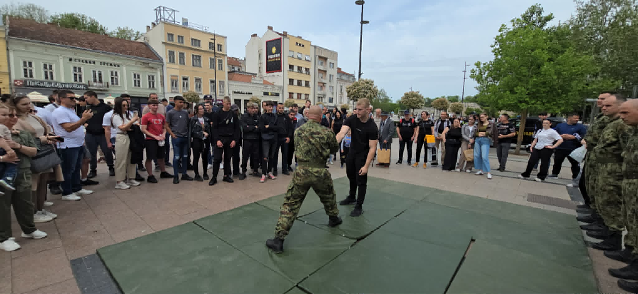 Vojska Srbije predstavila mogućnosti zaposlenja i opremu na Trgu kralja Milana