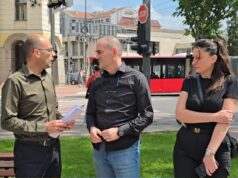 Saslušana četiri svedoka u postupku za ubistvo dečaka u Niškoj Banji, ročište prekinuto zbog intervencije hitne pomoći Roditelji ubijenog Andreja Simića i advokat Knežević