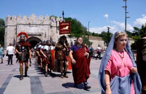 Rimljani ponovo marširaju Nišom: Spektakl u Tvrđavi i na Medijani vraća duh antičkog Naisusa Drugi Rimski festival Konstantin Veliki