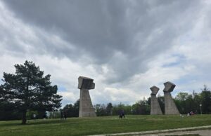 Bubanj očišćen nakon prvomajskog uranka, posetioci zadovoljni uređenjem prostora Spomen park Bubanj