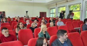 U Nišu predstavljene izmene izbornih zakona: obuke, podrška više lista i jasnije definisanje manjinskih lista U Nišu predstavljene izmene izbornih zakona