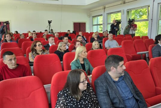 U Nišu predstavljene izmene izbornih zakona: obuke, podrška više lista i jasnije definisanje manjinskih lista U Nišu predstavljene izmene izbornih zakona