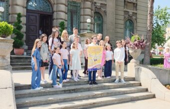 Majska pesma večeras na Letnjoj pozornici, učesnici posetili Gradsku kuću