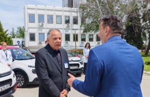 Dom zdravlja Niš nabavio pet vozila za kućnu negu, patronažu i majstore prof. dr Milorad Jerkan i Dobrivoje Ljujuć