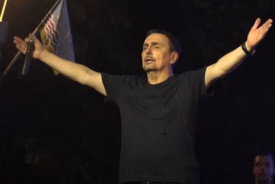 SVE NA PESMU I VESELJE: Dragan Kojić Keba veliku letnju koncertnu avanturu kreće u Nišu na „Letnjoj pozornici“ Dragan Kojić Keba