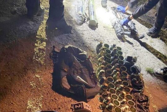 Nišlija uhapšen zbog arsenala oružja: U autu pronađeno 67 bombi, raketni bacači i automatske puške