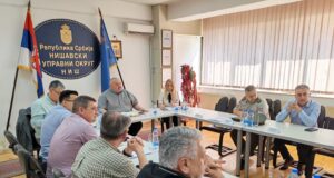 Održana sednica Okružnog štaba za vanredne situacije: razmatrane poplave, požari, vodosnabdevanje i stanje elektro-mreže