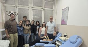 PET NOVIH GINEKOLOŠKIH STOLICA ZA KLINIKU U NIŠU: Kada zajednica prepozna problem – rešenje može da stigne veoma brzo Humanitarna akcija za buduće mame
