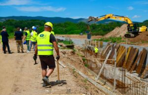 Mesarović obišla radove na izmeštanju Suvodolskog potoka: Radovi na teku planiranom dinamikom, završetak do decembra