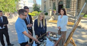 Bakrotisk iz 1737. prvi put pred Nišlijama: Otvorena izložba u centru grada, koja čuva sećanja na stari Niš Izložba Riznica grada - Svedočanstva trajanja
