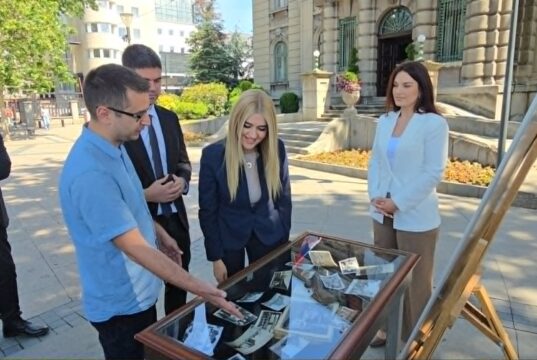 Bakrotisk iz 1737. prvi put pred Nišlijama: Otvorena izložba u centru grada, koja čuva sećanja na stari Niš Izložba Riznica grada - Svedočanstva trajanja