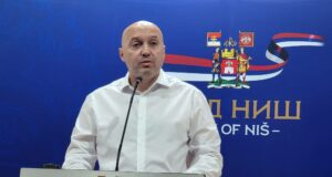 Mihajlović: Novac za srednjoškolce samo sa opštine Medijana – čista diskriminacija