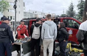 Mališani se upoznali sa policijskom opremom i vozilima na obeležavanju Dana policije u Nišu